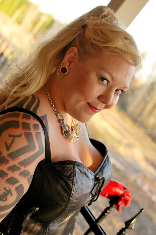 Lady Muse gallery image 25